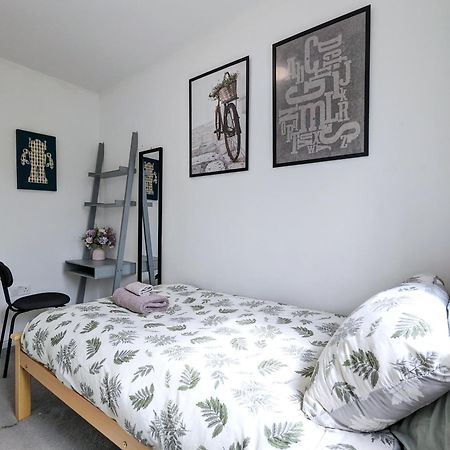 Guest Rooms Near City Centre & Dock Free Parking Liverpool Bagian luar foto