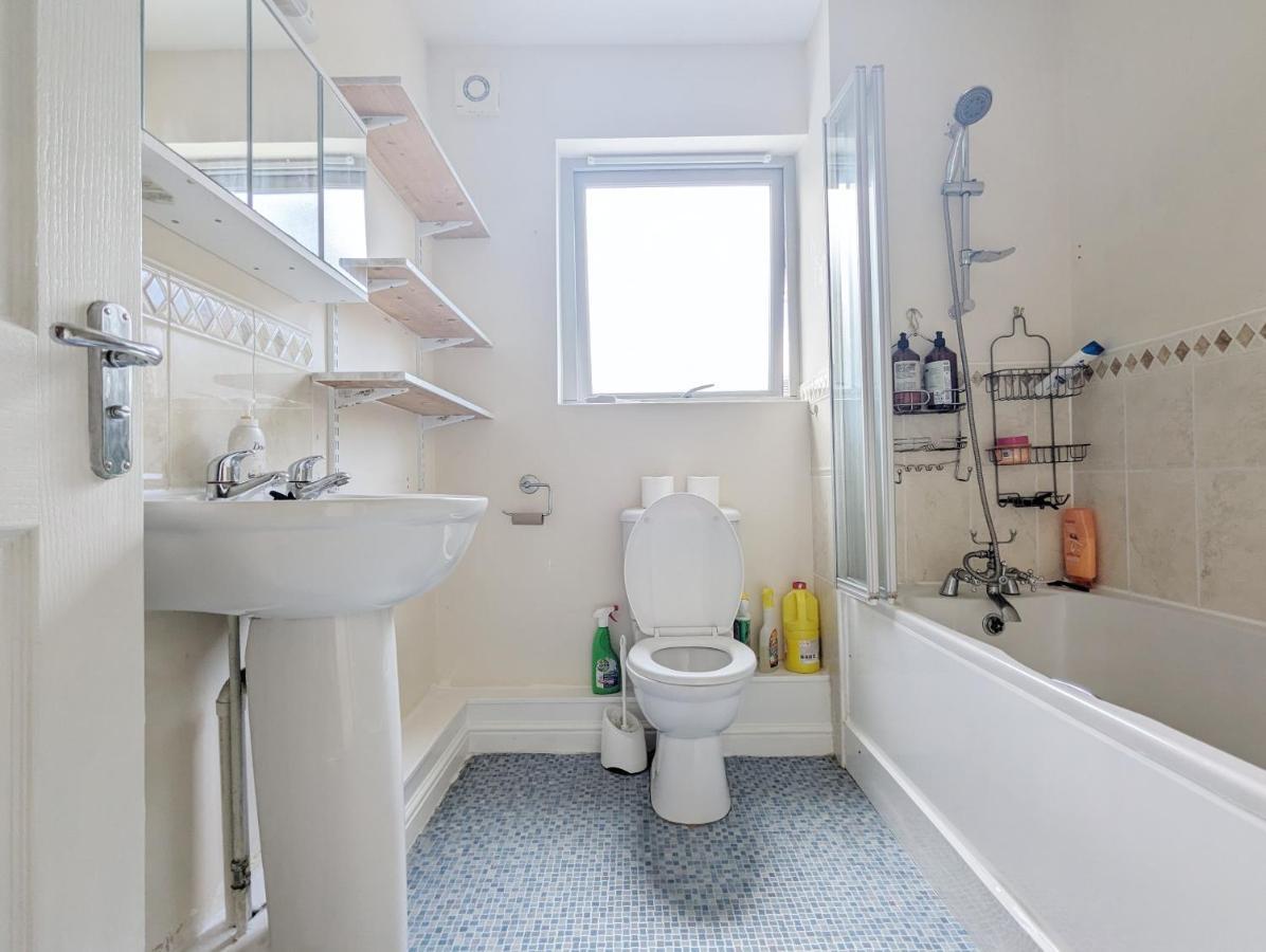 Guest Rooms Near City Centre & Dock Free Parking Liverpool Bagian luar foto
