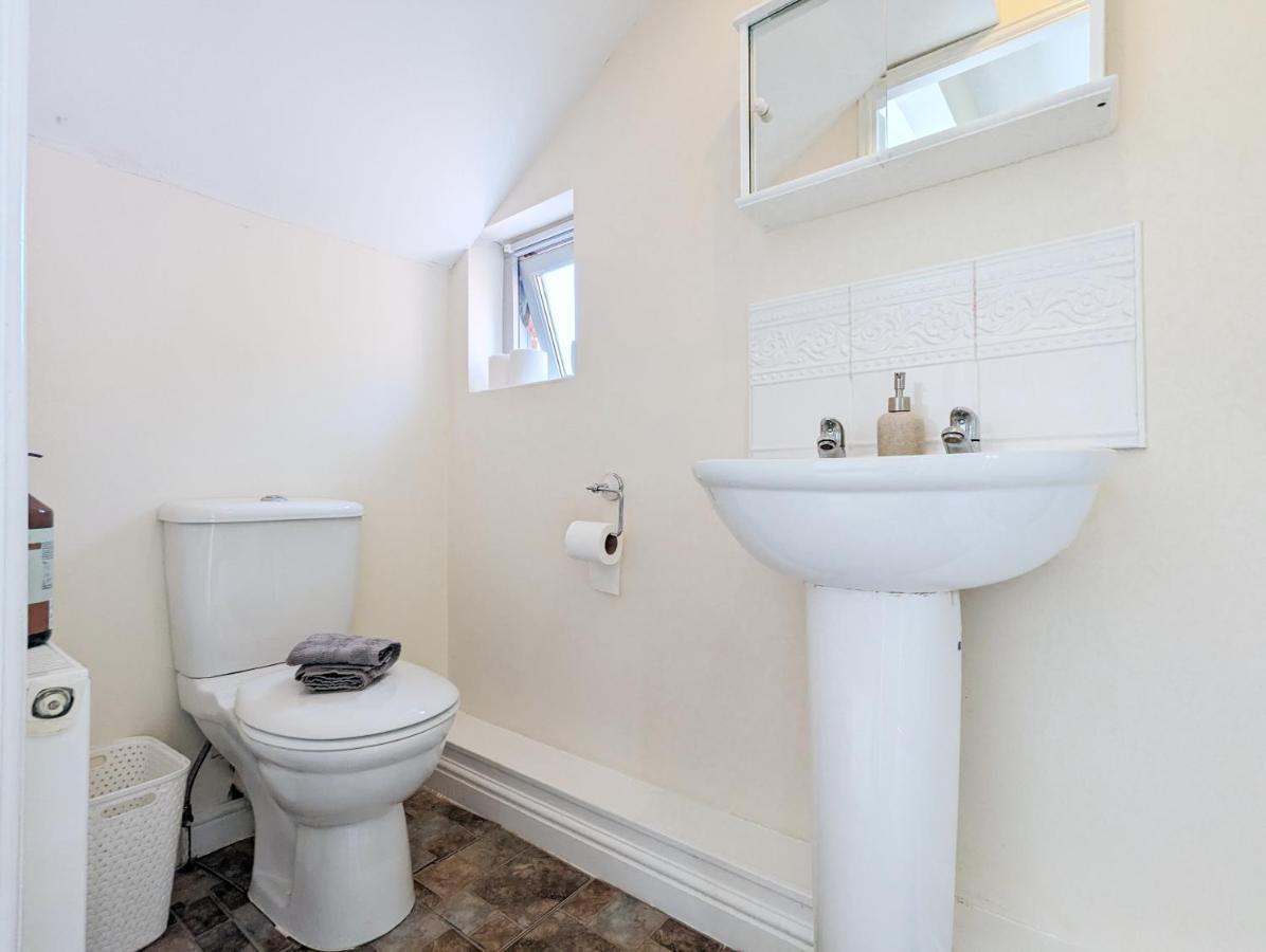 Guest Rooms Near City Centre & Dock Free Parking Liverpool Bagian luar foto