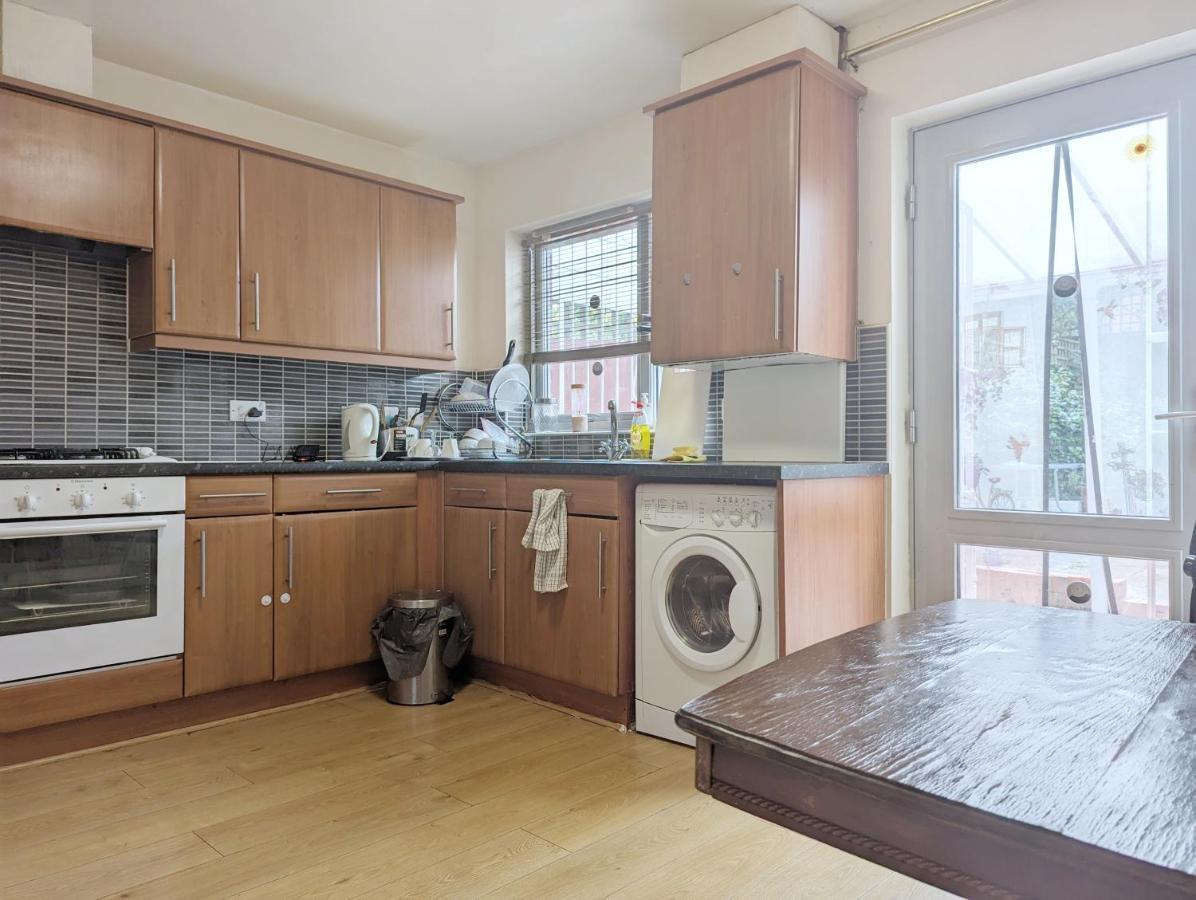 Guest Rooms Near City Centre & Dock Free Parking Liverpool Bagian luar foto