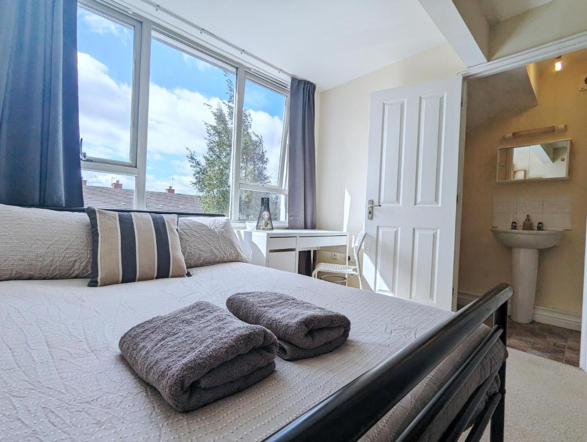 Guest Rooms Near City Centre & Dock Free Parking Liverpool Bagian luar foto