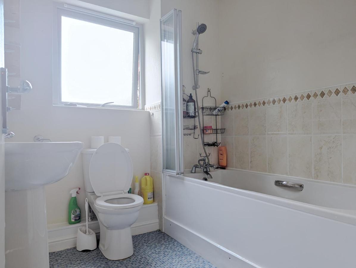 Guest Rooms Near City Centre & Dock Free Parking Liverpool Bagian luar foto