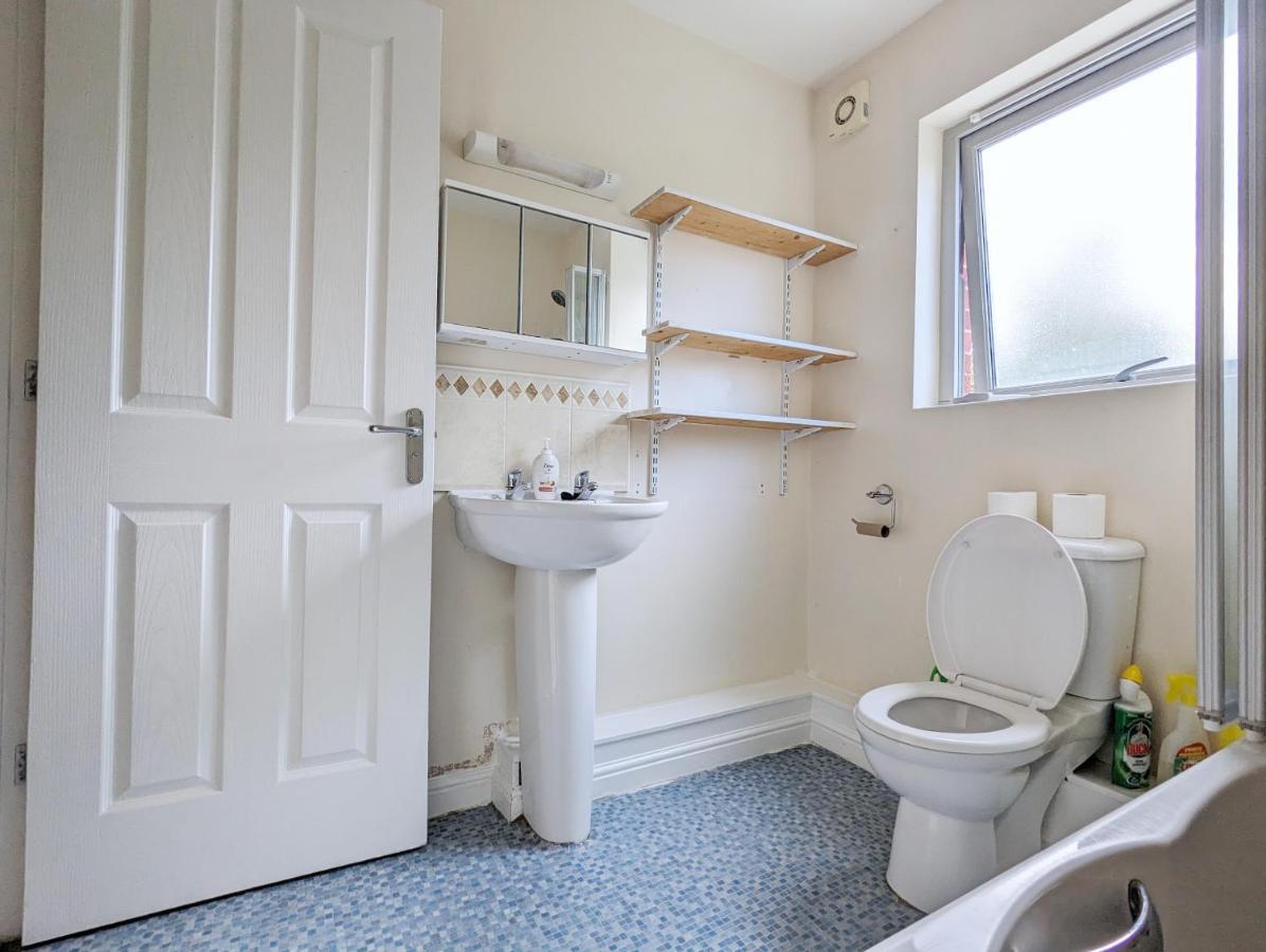 Guest Rooms Near City Centre & Dock Free Parking Liverpool Bagian luar foto