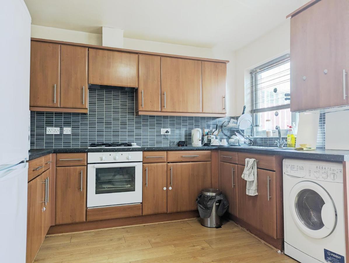 Guest Rooms Near City Centre & Dock Free Parking Liverpool Bagian luar foto