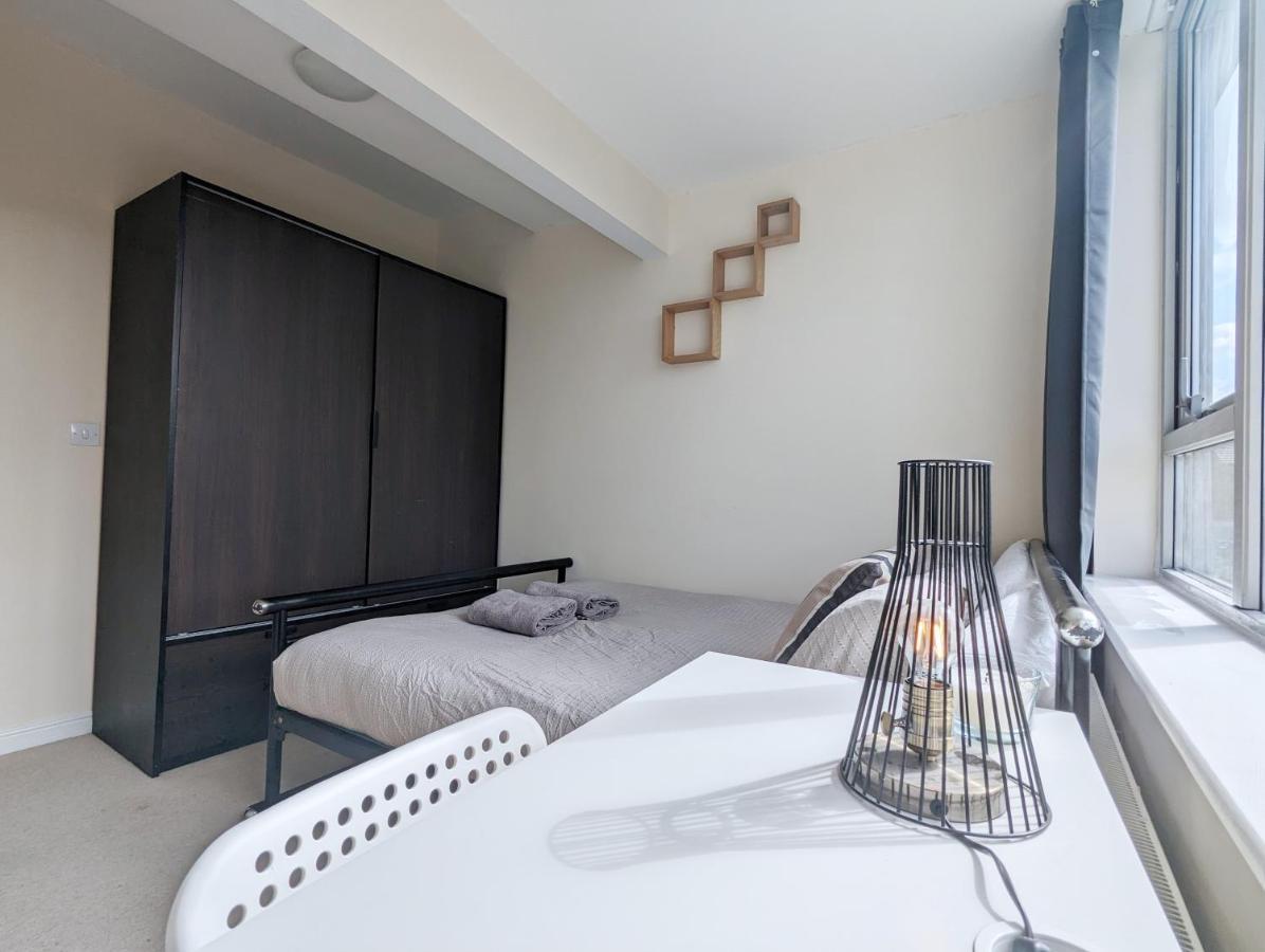 Guest Rooms Near City Centre & Dock Free Parking Liverpool Bagian luar foto