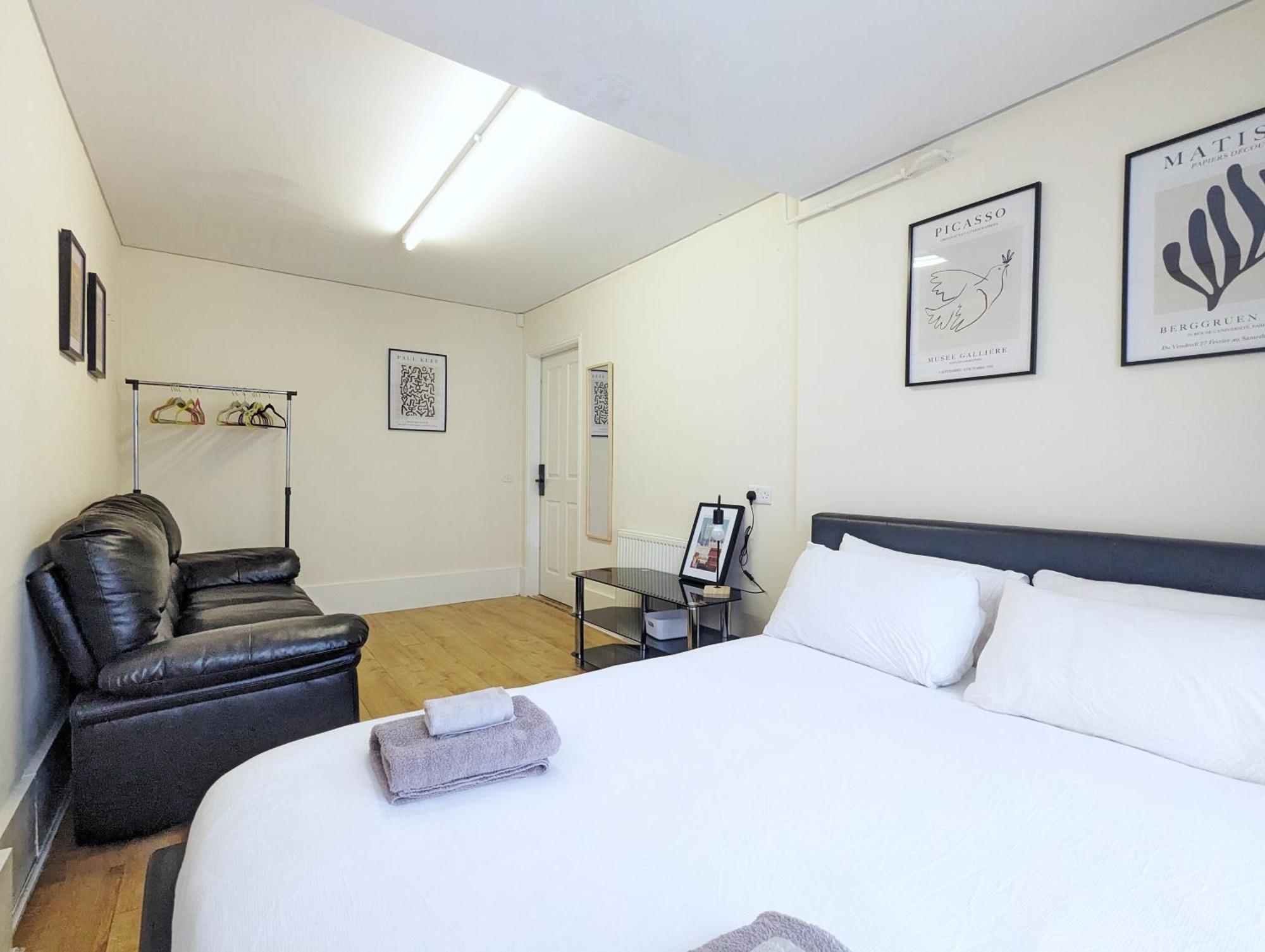 Guest Rooms Near City Centre & Dock Free Parking Liverpool Bagian luar foto