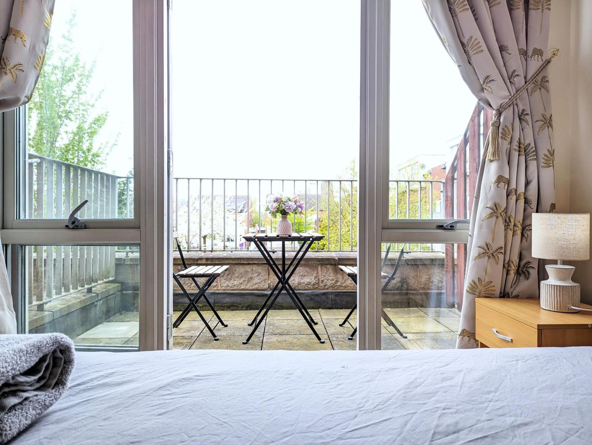 Guest Rooms Near City Centre & Dock Free Parking Liverpool Bagian luar foto