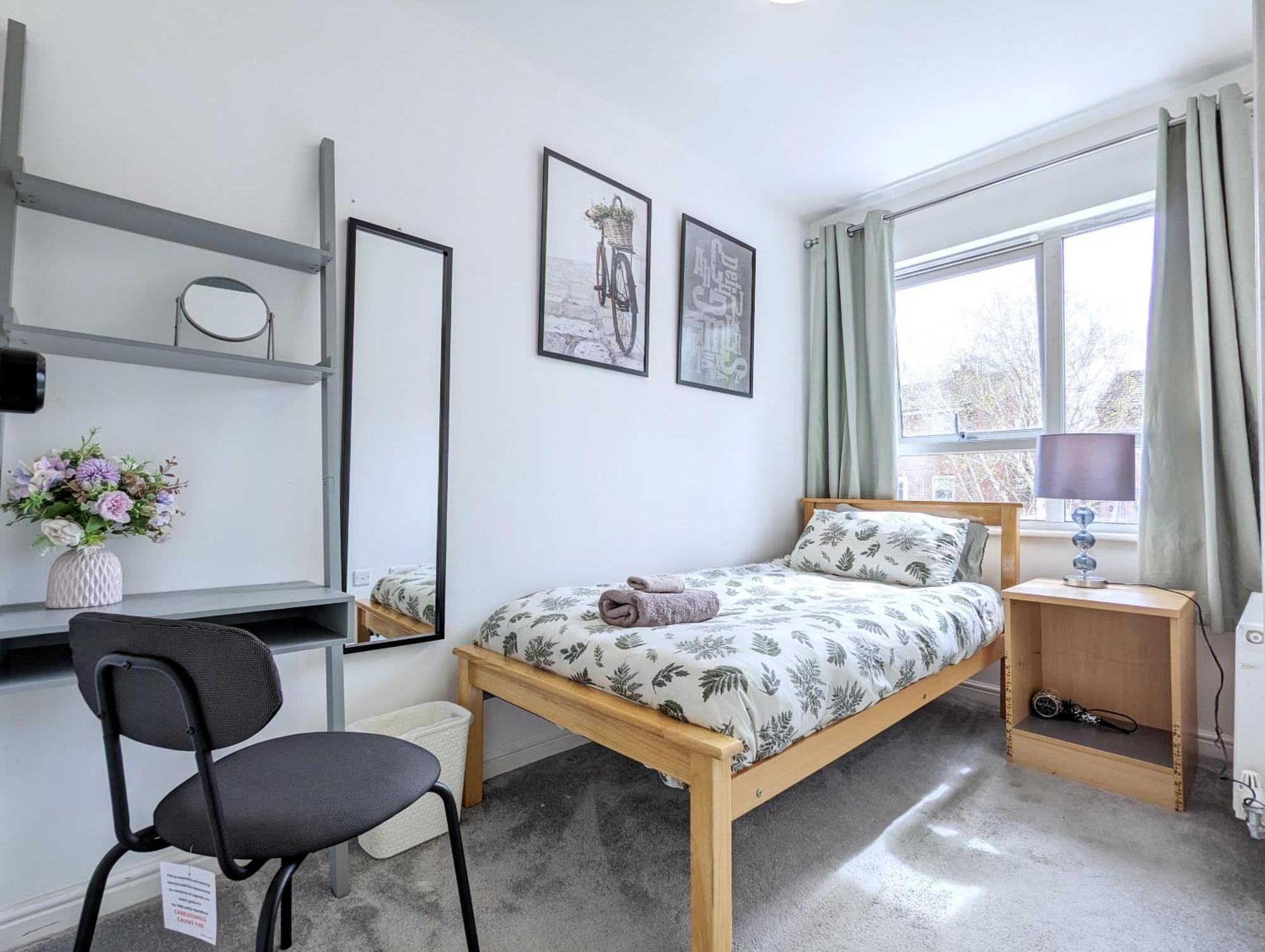 Guest Rooms Near City Centre & Dock Free Parking Liverpool Bagian luar foto